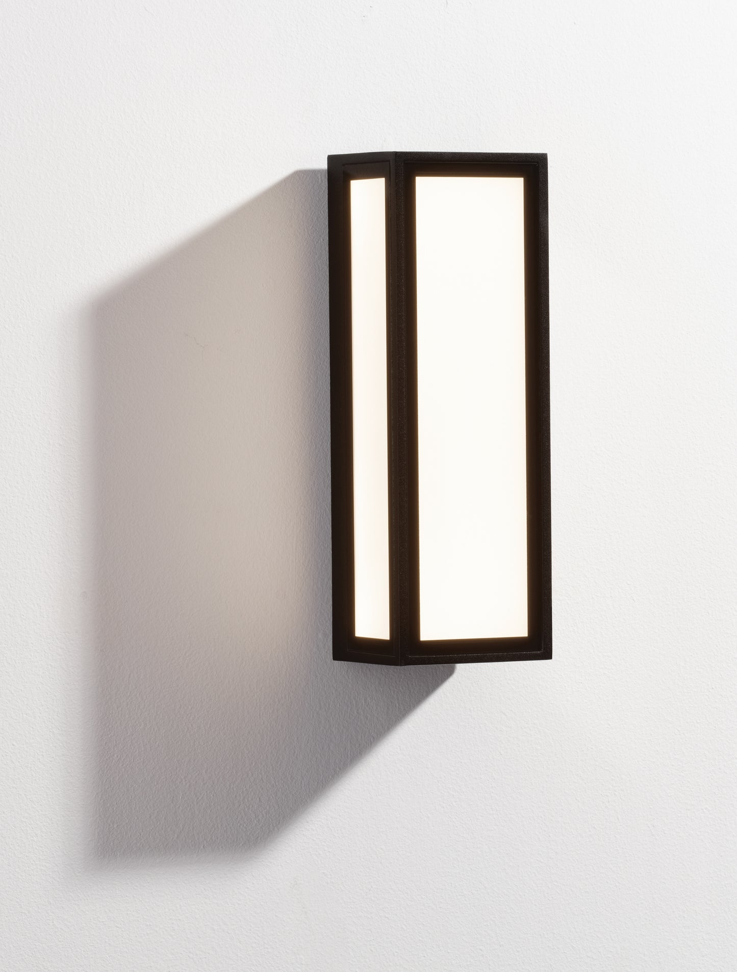 ASTRAL Vegglampe IP65